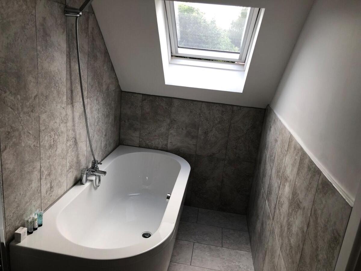 מידהרסט Hamilton Arms Suites חדר תמונה