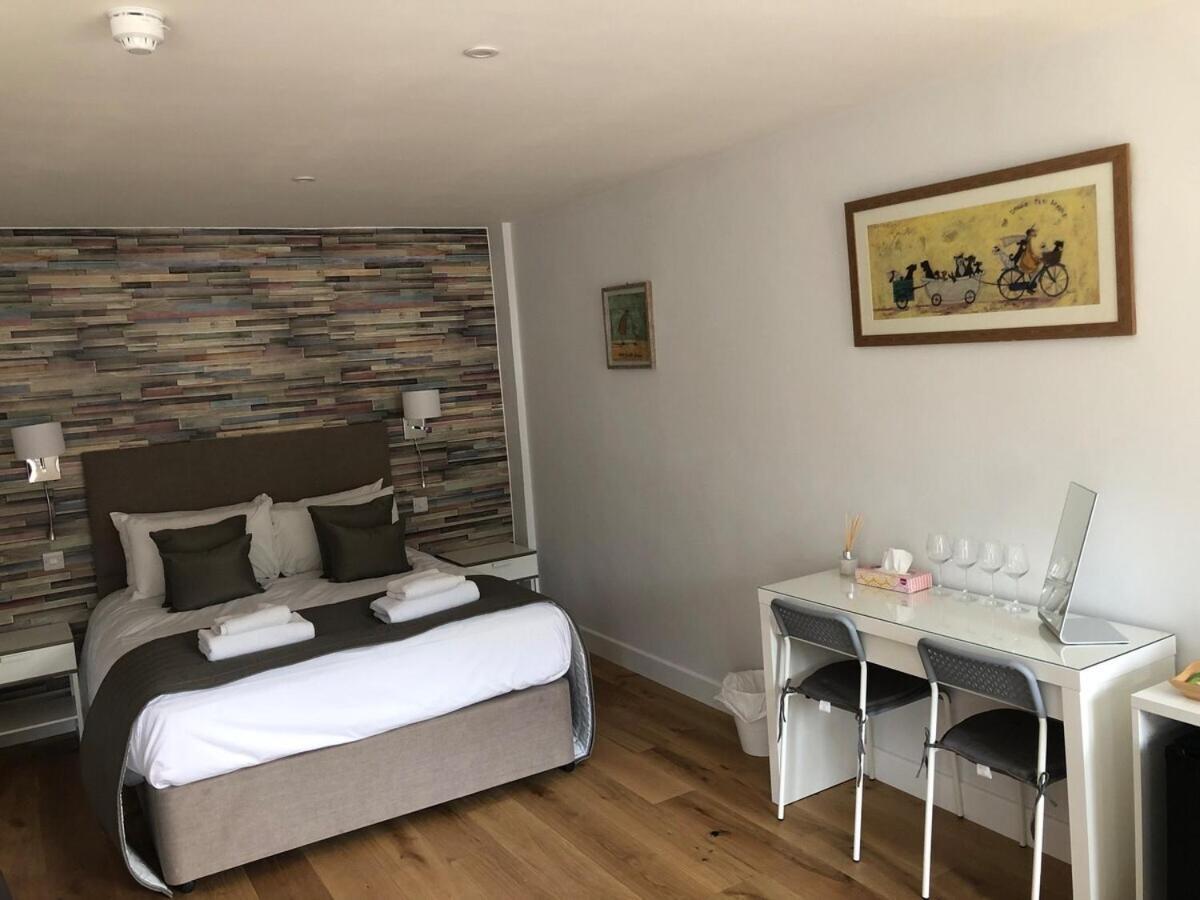 מידהרסט Hamilton Arms Suites חדר תמונה