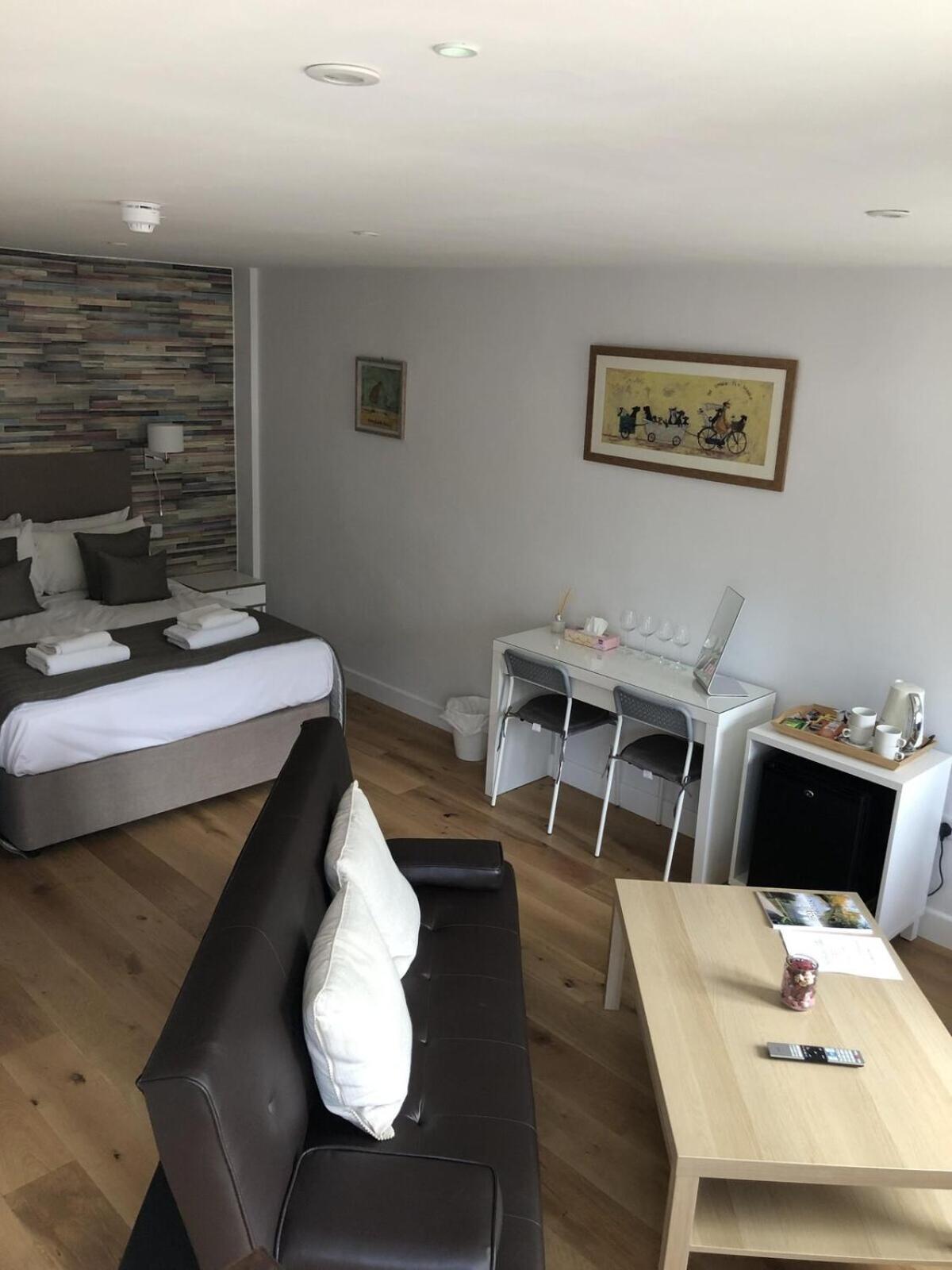 מידהרסט Hamilton Arms Suites חדר תמונה