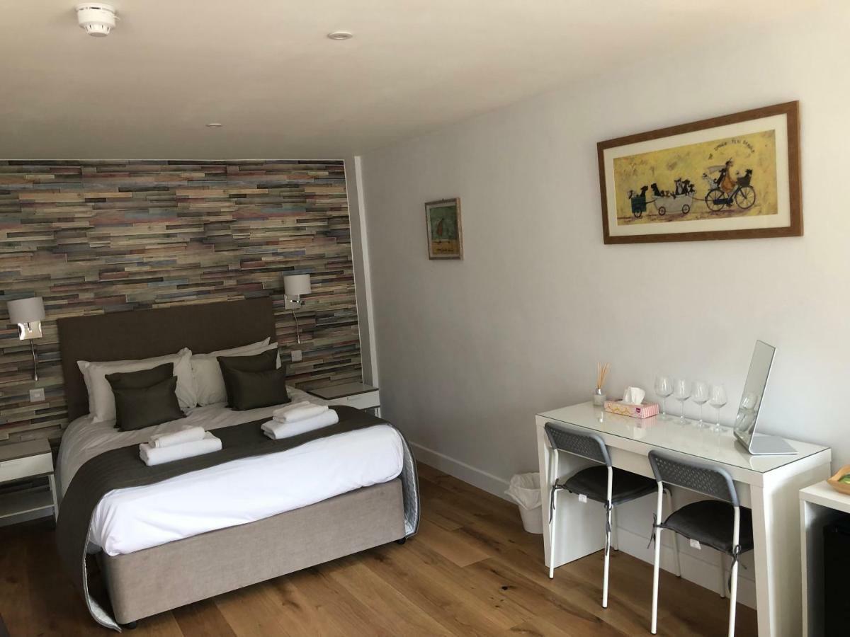 מידהרסט Hamilton Arms Suites חדר תמונה